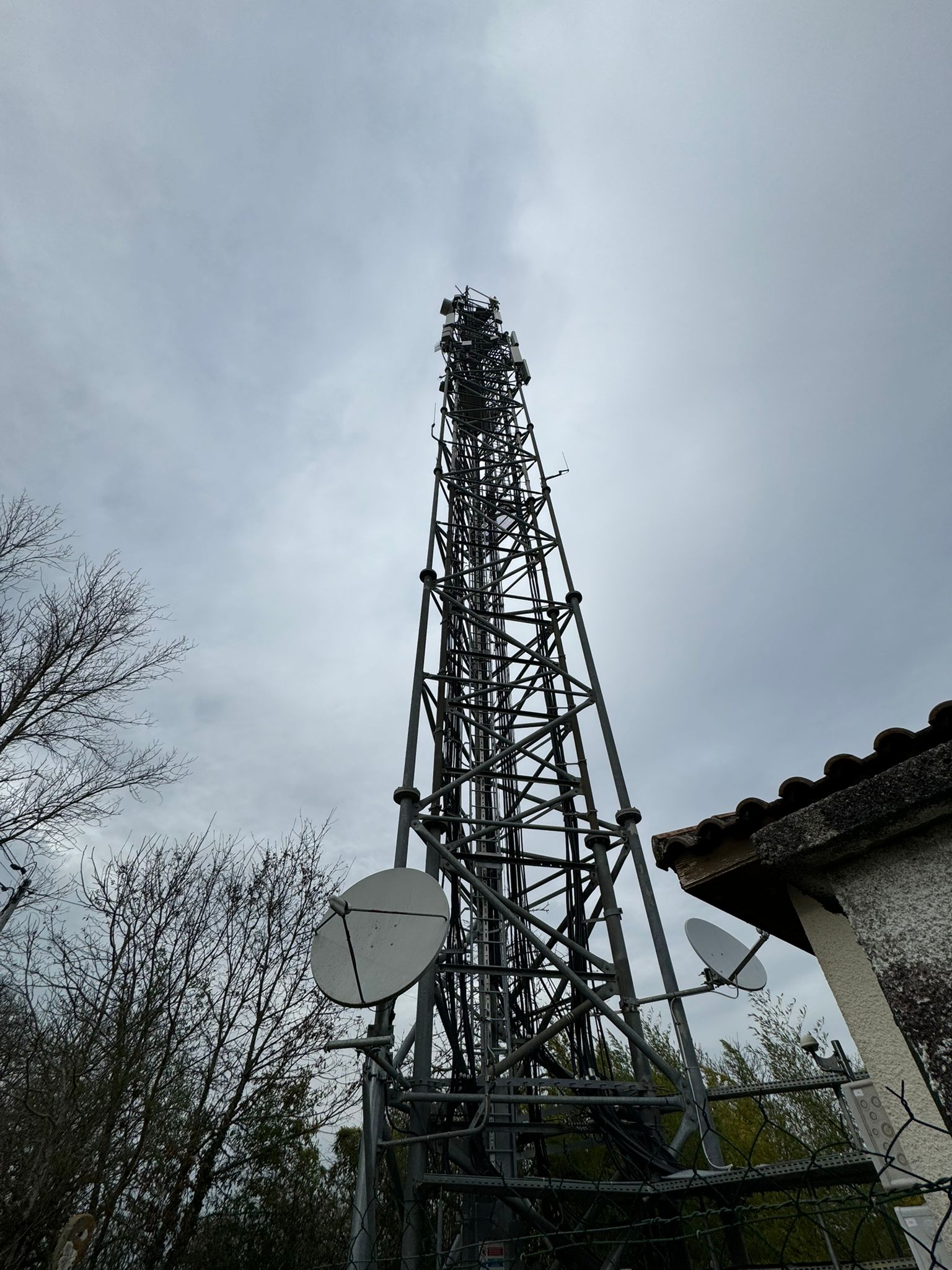 Pylône télécommunication